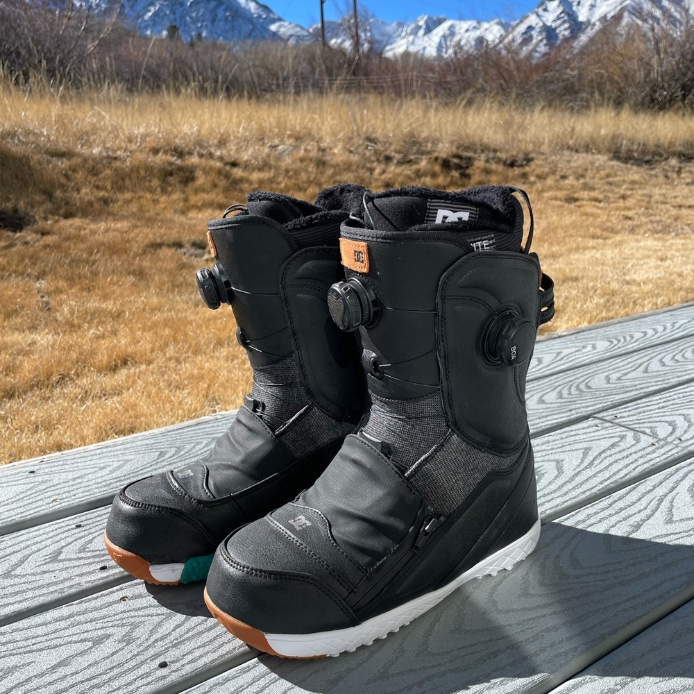 DC Kora Snowboard Boot, Size 9